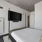 Fulbrix Bright Designer With West Loop Views