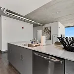 Fulbrix Bright Designer With West Loop Views *