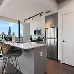 Fulbrix Bright Designer With West Loop Views Apartment *