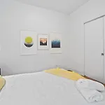 4-bedroom Luxury With Rooftop & Skyline Views * Chicago