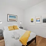4-bedroom Luxury With Rooftop & Skyline Views