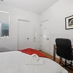 4-bedroom Luxury With Rooftop & Skyline Views