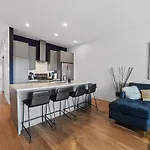 4-bedroom Luxury With Rooftop & Skyline Views Chicago