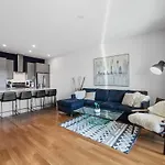Apartment 4-bedroom Luxury With Rooftop & Skyline Views
