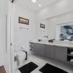 4-bedroom Luxury With Rooftop & Skyline Views * Chicago