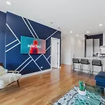 4-bedroom Luxury With Rooftop & Skyline Views Apartment *