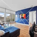4-bedroom Luxury With Rooftop & Skyline Views *