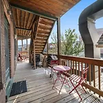 Lincoln Park 2 Bedroom Condo Wmid Century Flair
