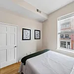 Lincoln Park 2 Bedroom Condo Wmid Century Flair