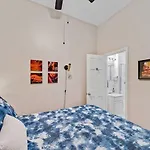 Lincoln Park 2 Bedroom Condo Wmid Century Flair