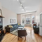 Lincoln Park 2 Bedroom Condo Wmid Century Flair