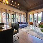 Group Friendly Spacious 3Br Suite With Optional Parking And Gym Access Sleeps 10 Guest Near Mccormick Place And Soldier Field