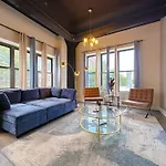 Group Friendly Spacious 3Br Suite With Optional Parking And Gym Access Sleeps 10 Guest Near Mccormick Place And Soldier Field
