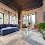 Group Friendly Spacious 3Br Suite With Optional Parking And Gym Access Sleeps 10 Guest Near Mccormick Place And Soldier Field