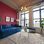 Beautiful 2Br With Smart Tv, Gym Access & Parking Close To Mccormick Place, Museums & Lake Michigan