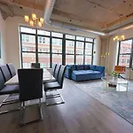 Spacious And Luxurious 3Br Near Mccormick Place And Soldier Field With Optional Parking - Sleeps 10