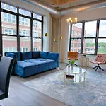 Spacious And Luxurious 3Br Near Mccormick Place And Soldier Field With Optional Parking - Sleeps 10