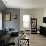 Lovely 3-bedroom In Bronzeville *