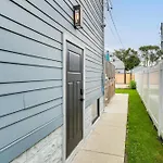 Awesome Chicago Home With Game Room, Deck And Yard!