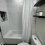 Chic Euro Getaway- Close To Downtown Apartment