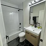 Chic Euro Getaway- Close To Downtown Apartment *