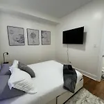 Apartment Chic Euro Getaway- Close To Downtown *