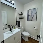 Chic Euro Getaway- Close To Downtown Chicago