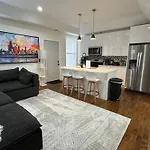 Apartment Chic Euro Getaway- Close To Downtown