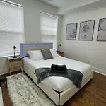 Chic Euro Getaway- Close To Downtown Apartment *