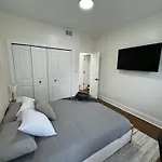 Chic Euro Getaway- Close To Downtown Apartment