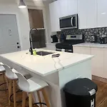 Chic Euro Getaway- Close To Downtown Apartment *