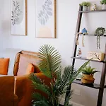 Apartment Luxurious New Remodeled Chicago