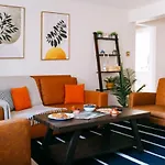 Luxurious New Remodeled Apartment *