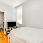 Central Chicago Apartment With Grill 3 Mi To Dtwn!