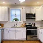 Boutique Garden House Chicago 3-Story Sleeps 12