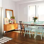 Boutique Garden House Chicago 3-Story Sleeps 12