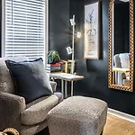 Red Robin - Wicker Park Apartment Chicago