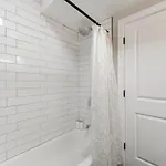 2 Bed & 3 Bath * Chicago