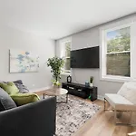 Apartment 2 Bed & 3 Bath