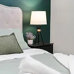 2 Bed & 3 Bath Apartment *