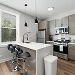 Apartment 2 Bed & 3 Bath