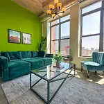 Central 2Br South Loop Location With Optional Parking & Gym Access Near Mccormick Place, Shedd Aquarium & Navy Pier
