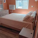Near Midway Airport Apartment *