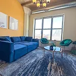 Apartment South Loop 2br Getaway With Smart Tvs & Optional Parking Near Mccormick Place, Museum Campus & Downtown