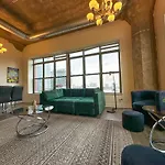 Spacious 3Br Corner Stay With Optional Parking And Gym Access Near Mccormick Place, Grant Park And Soldier Field