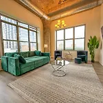 Spacious 3Br Corner Stay With Optional Parking And Gym Access Near Mccormick Place, Grant Park And Soldier Field