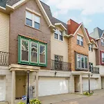 Windy City Getaway - 3Br 2Ba Chicago Townhouse Home
