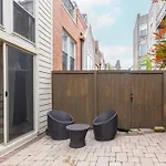 Windy City Getaway - 3Br 2Ba Chicago Townhouse Home