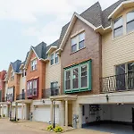 Windy City Getaway - 3Br 2Ba Chicago Townhouse Home