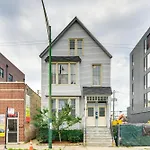 Spacious Roscoe Village Apt With Home Office!